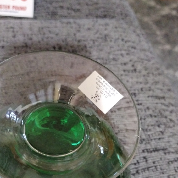 Green Snowflake Glass Vase - Picture 2 of 4